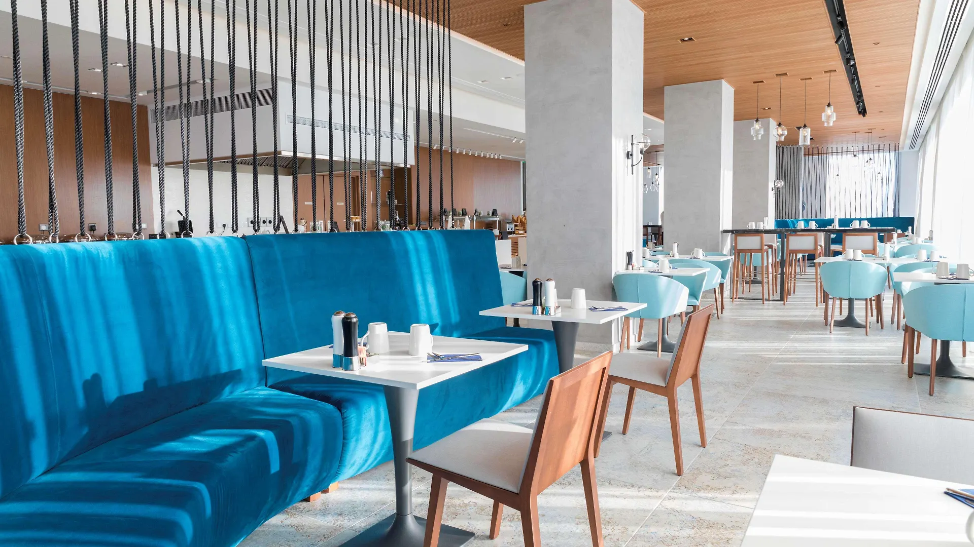 Radisson Blu Hotel, Larnaca 5*,