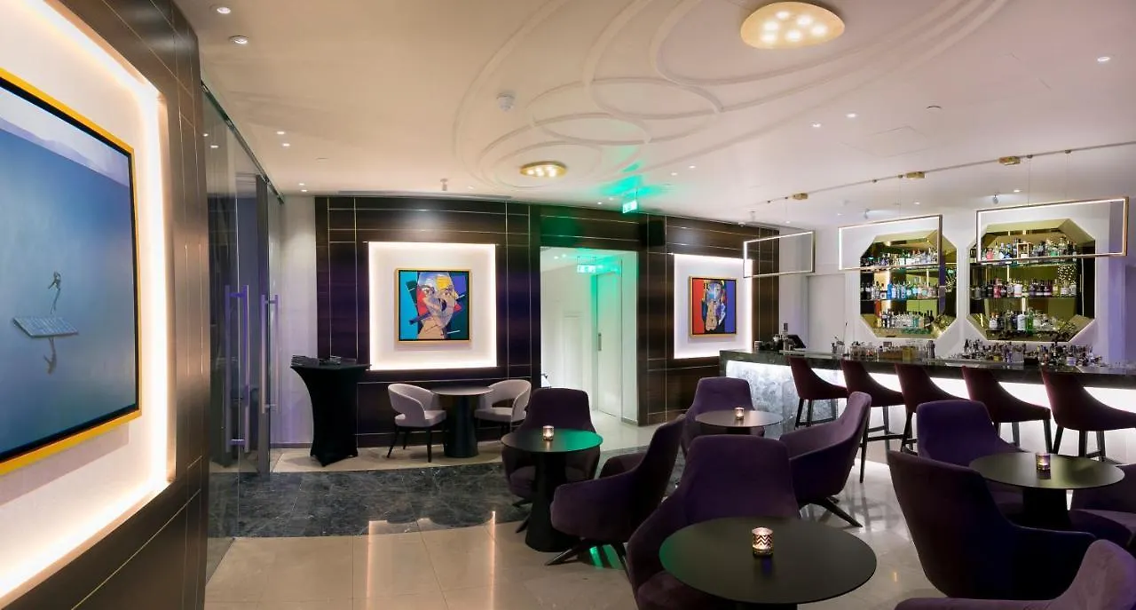 Radisson Blu Hotel, Larnaca 5*,